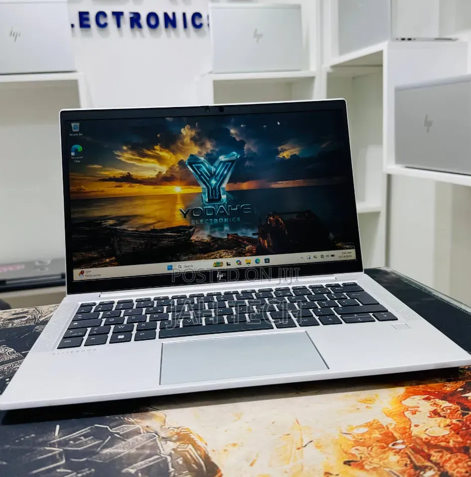 New Laptop HP EliteBook 830 G8 16GB AMD Ryzen 5 SSD 512GB