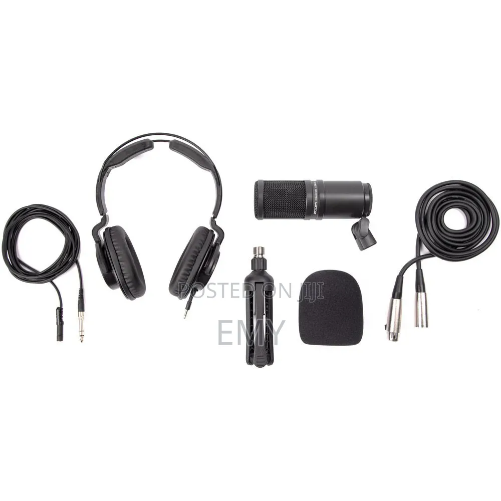 Zoom Podcast Mic and Headphones