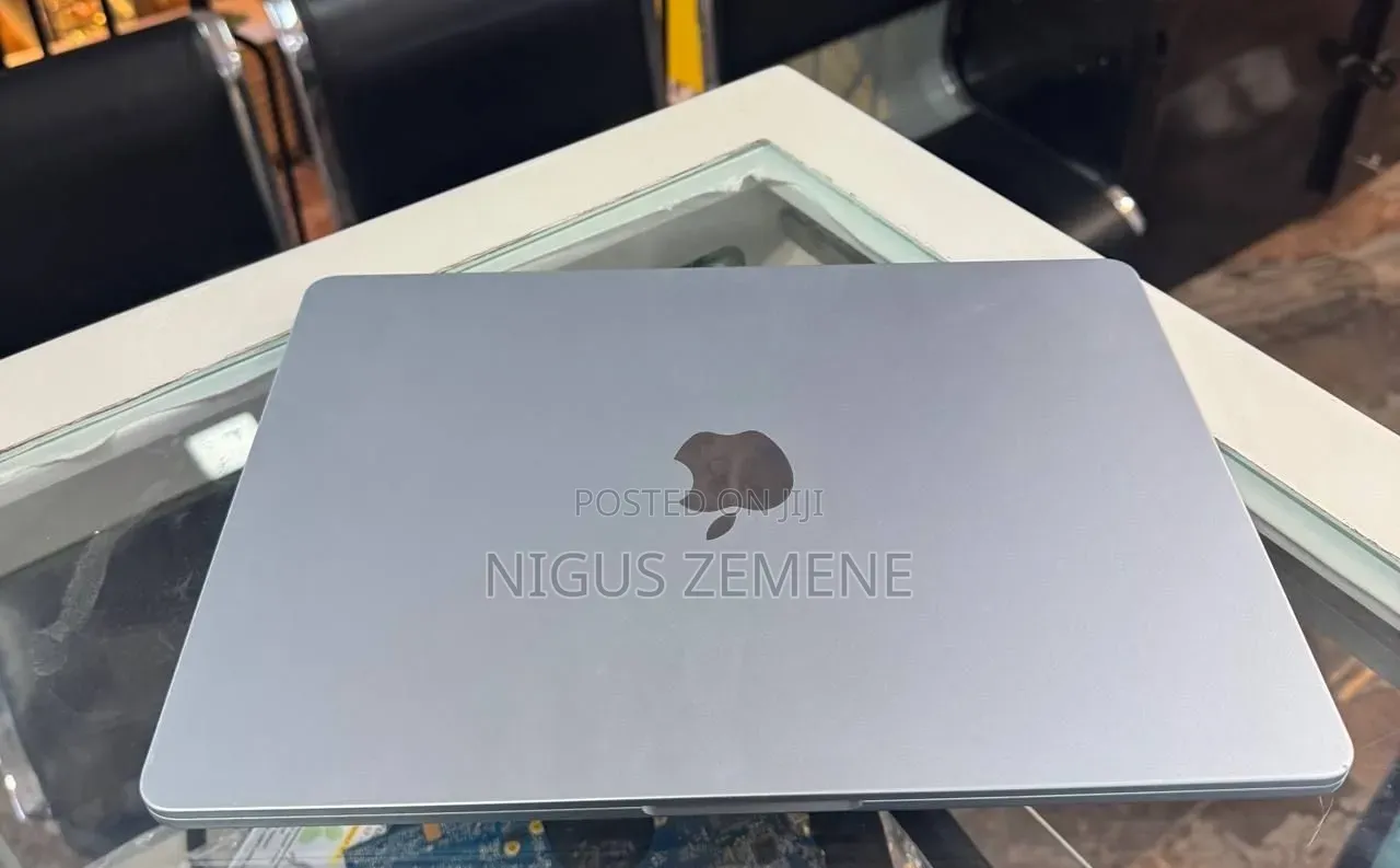 New Laptop Apple MacBook Air 2025 M4 16GB Apple M4 SSD 256GB
