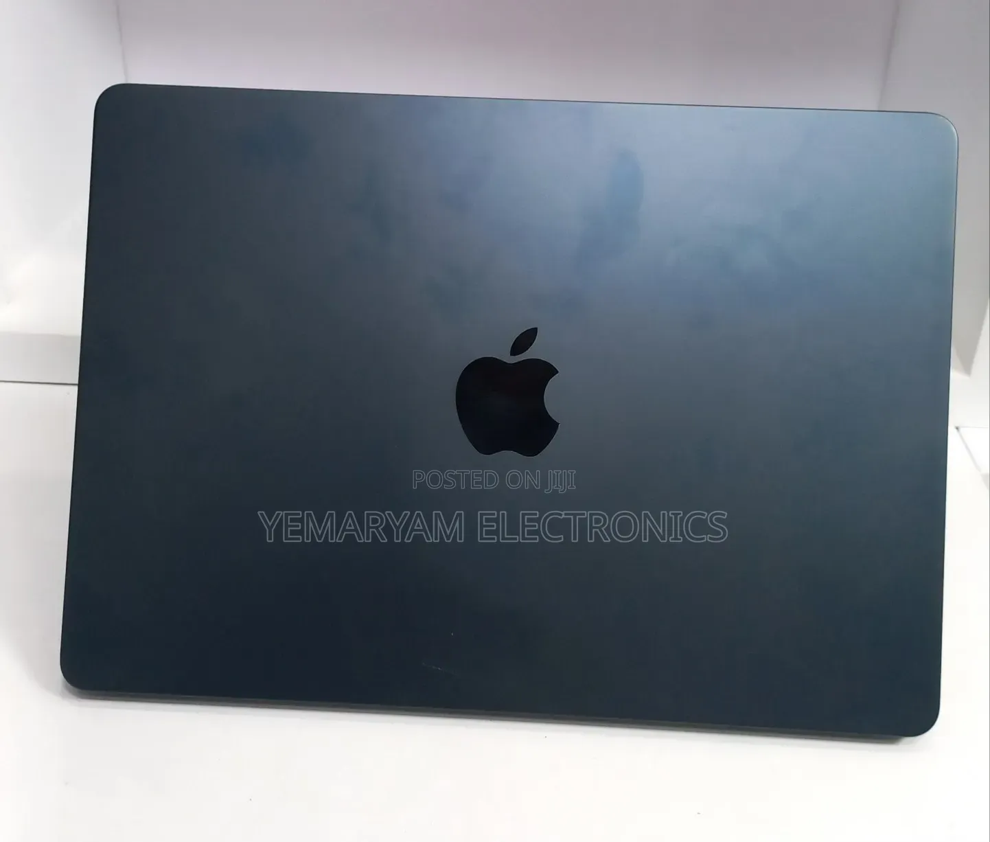 New Laptop Apple MacBook Air 2022 M2 8GB Apple M2 SSD 256GB