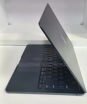 New Laptop Apple MacBook Air 2022 M2 8GB Apple M2 SSD 256GB