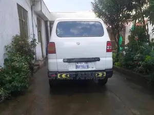 Suzuki APV Minibus 2007 White