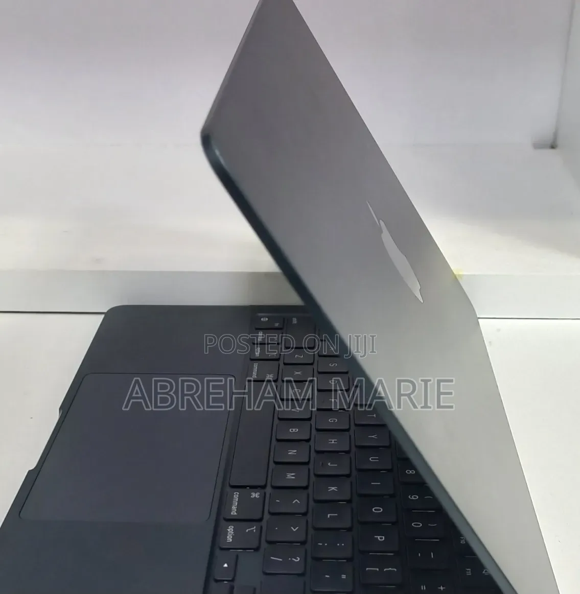 New Laptop Apple MacBook Air 2022 M2 8GB Apple M2 SSD 256GB
