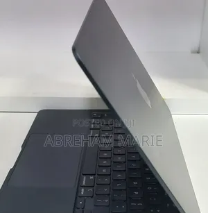 New Laptop Apple MacBook Air 2022 M2 8GB Apple M2 SSD 256GB