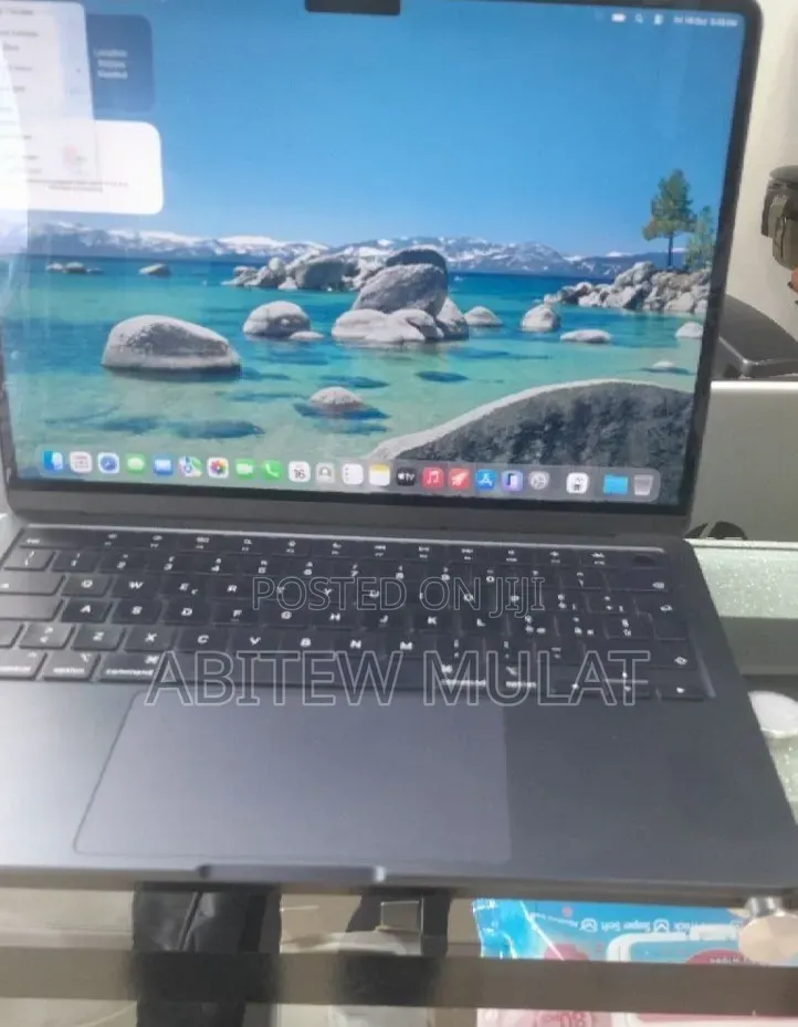 New Laptop Apple MacBook Air 2024 M3 24GB Apple M3 SSD 512GB