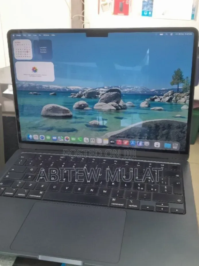 New Laptop Apple MacBook Air 2024 M3 24GB Apple M3 SSD 512GB