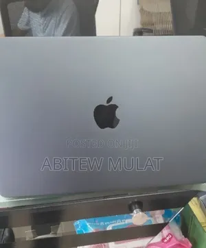 New Laptop Apple MacBook Air 2024 M3 24GB Apple M3 SSD 512GB