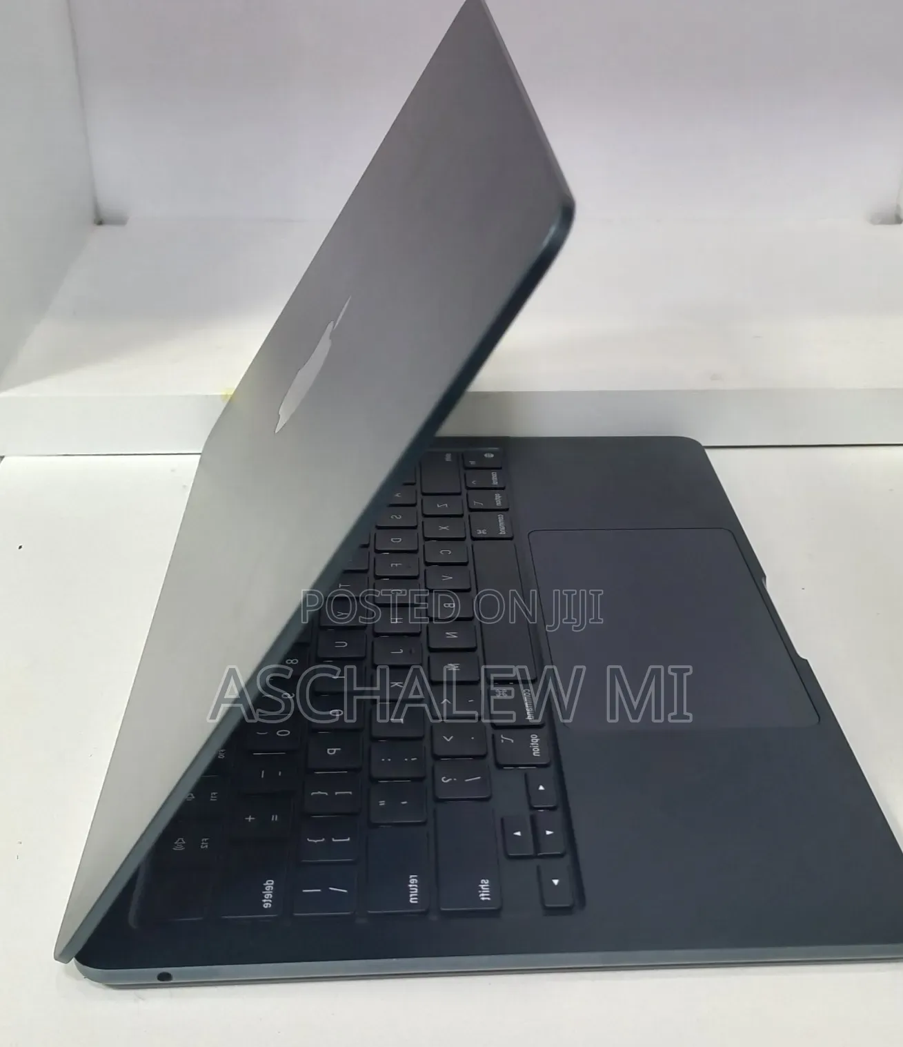 New Laptop Apple MacBook Air 2022 M2 8GB Apple M2 SSD 256GB