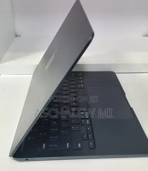 New Laptop Apple MacBook Air 2022 M2 8GB Apple M2 SSD 256GB