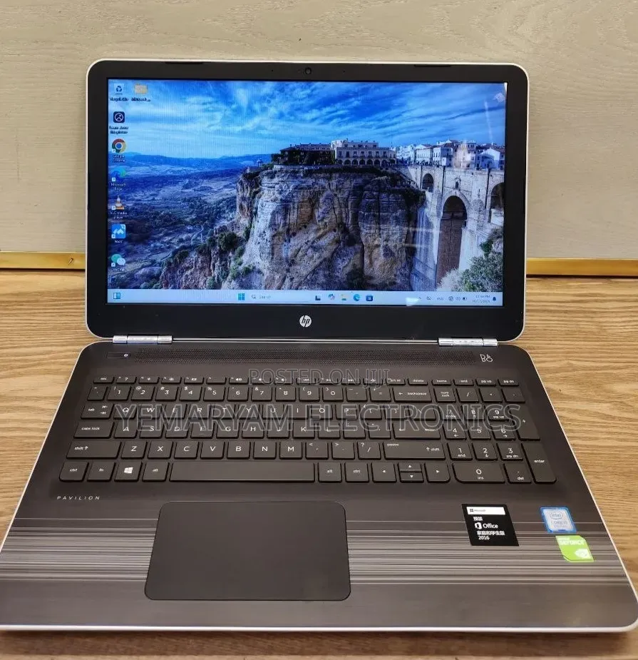 New Laptop HP Pavilion 15 8GB Intel Core i5 SSD 256GB