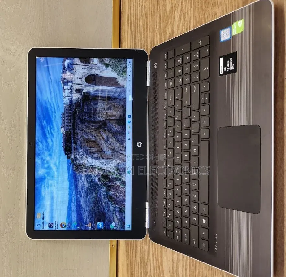 New Laptop HP Pavilion 15 8GB Intel Core i5 SSD 256GB