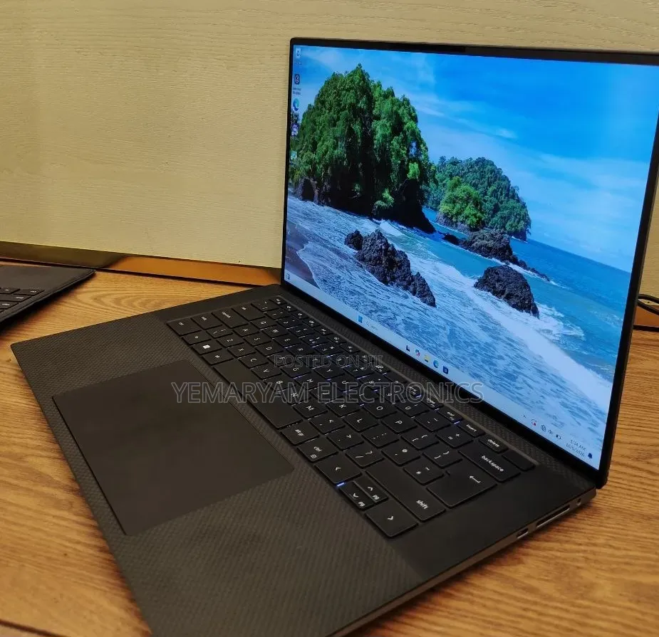 New Laptop Dell Precision 5570 16GB Intel Core i7 SSD 512GB