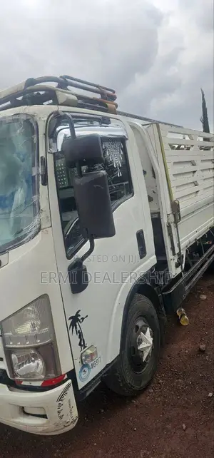 Isuzu ELF Truck 2022 White