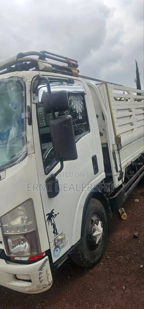 Isuzu ELF Truck 2022 White