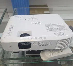 Epson Projector 
Model Name: EB-E01 
Hardware