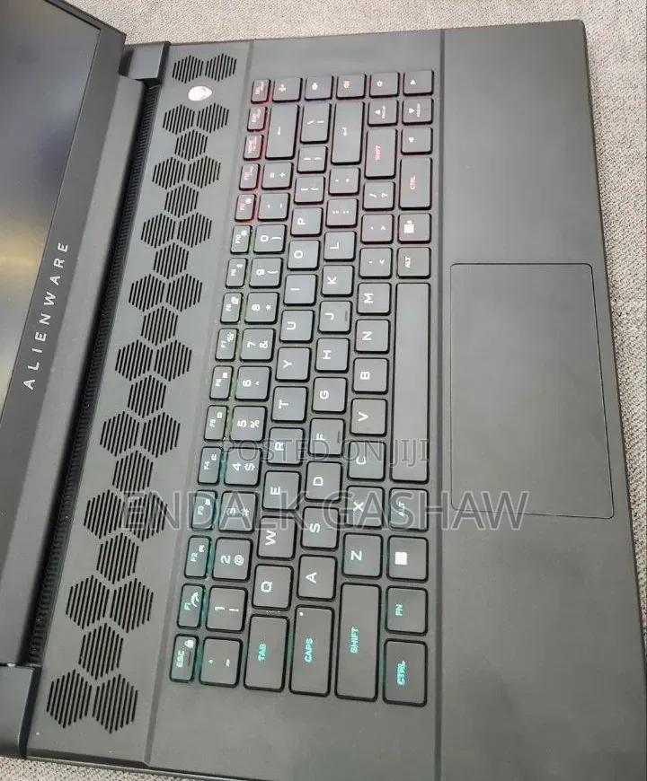New Laptop Alienware M16 R1 16GB AMD Ryzen 9 SSD 1T