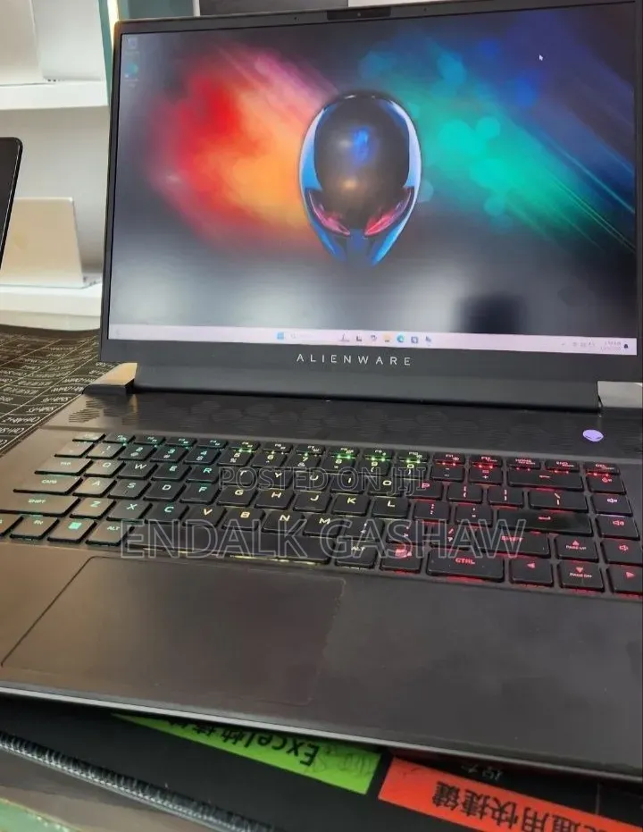 New Laptop Alienware M16 R1 16GB AMD Ryzen 9 SSD 1T