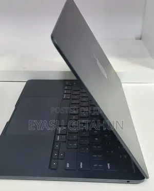 New Laptop Apple MacBook Air 2022 M2 8GB Apple M2 SSD 256GB