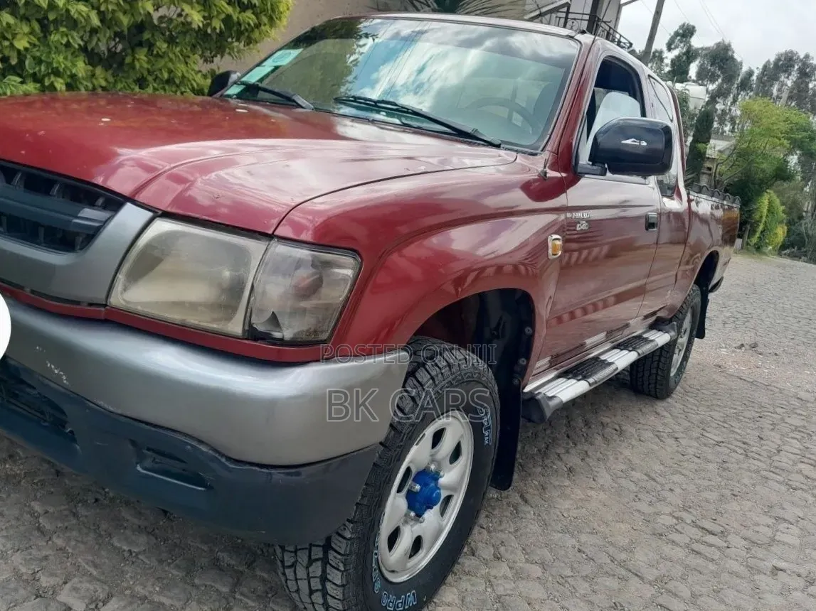 Toyota Hilux 2002 Red