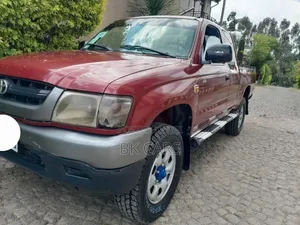 Toyota Hilux 2002 Red