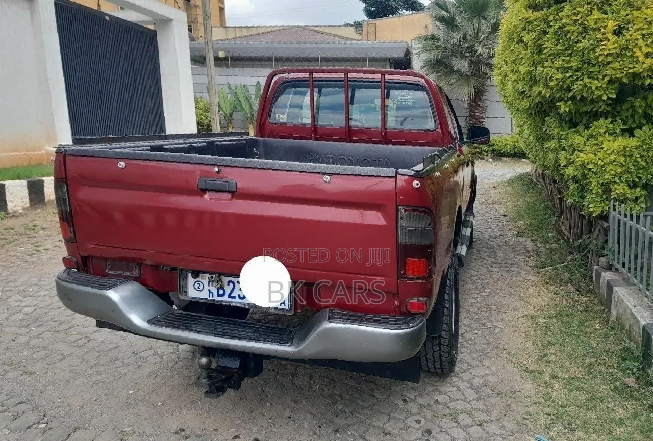 Toyota Hilux 2002 Red