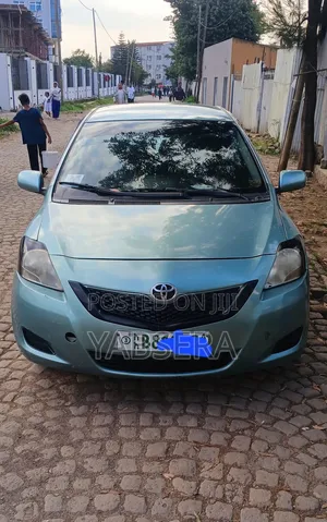 Toyota Yaris 2012 Green