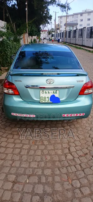 Toyota Yaris 2012 Green