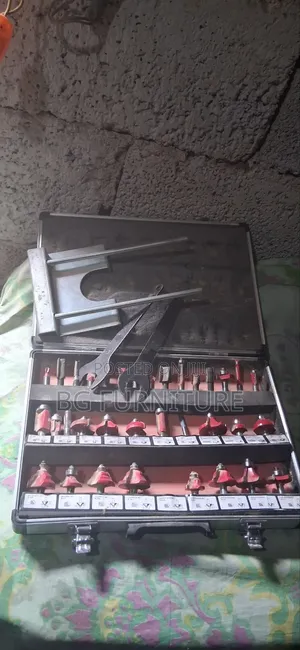 Roter Bit / Blades/