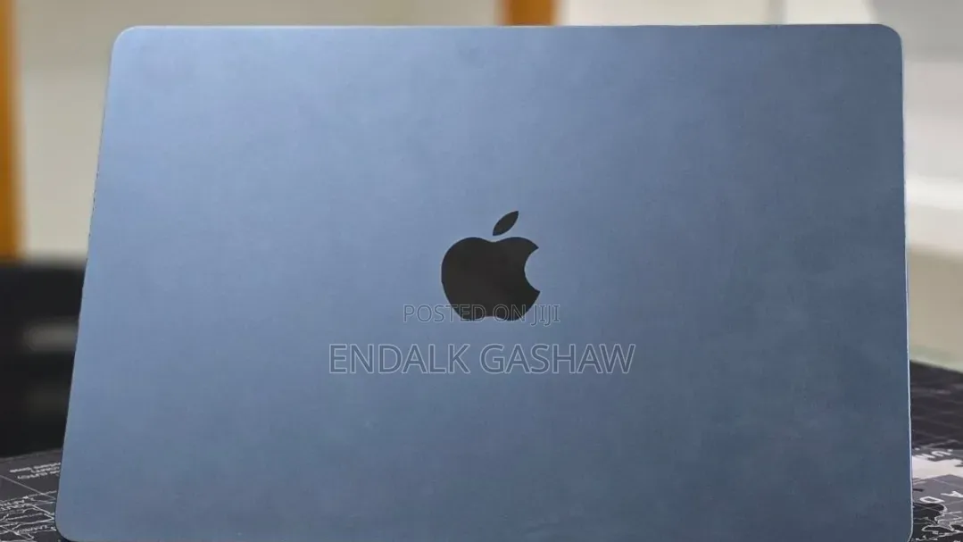 New Laptop Apple MacBook Air 2022 M2 8GB Apple M2 SSD 256GB