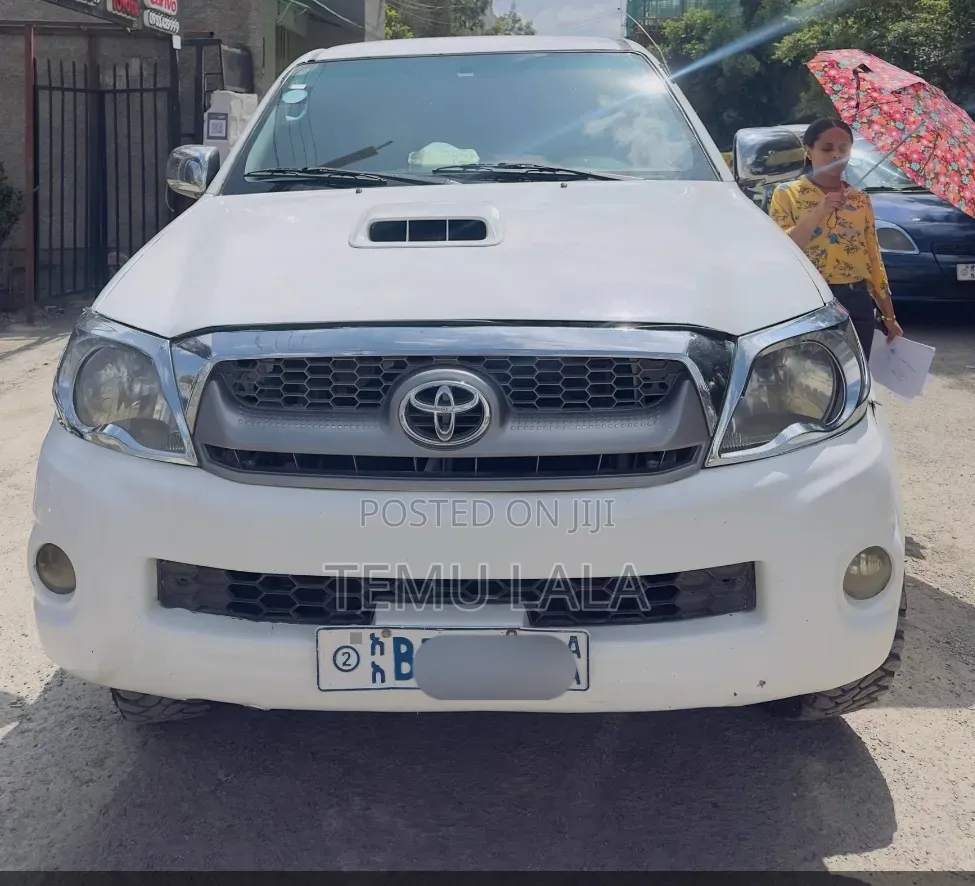 Toyota Hilux 2010 White