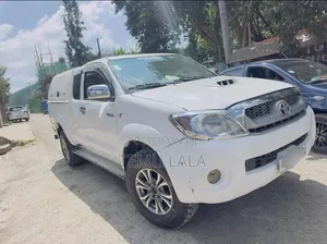 Toyota Hilux 2010 White