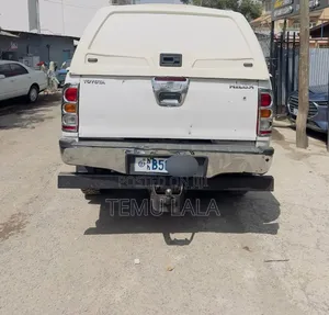 Toyota Hilux 2010 White