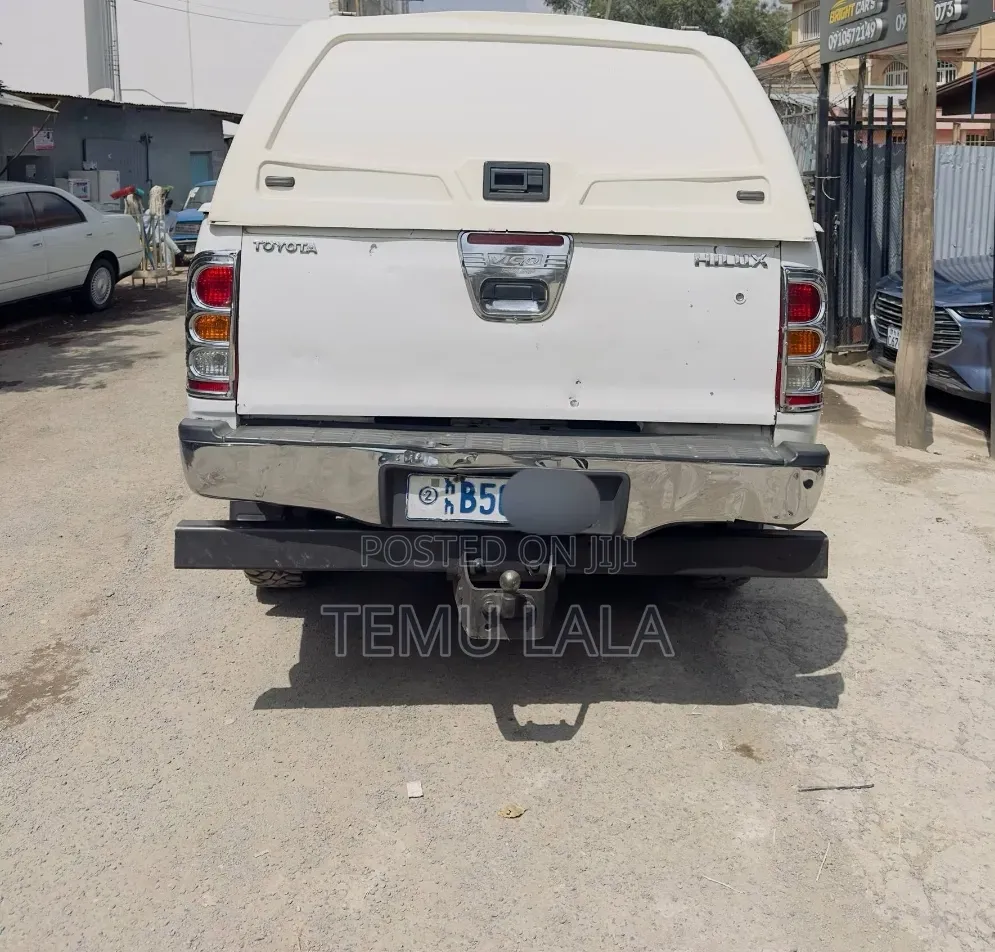 Toyota Hilux 2010 White
