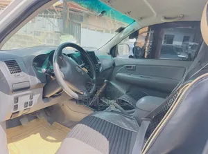 Toyota Hilux 2010 White