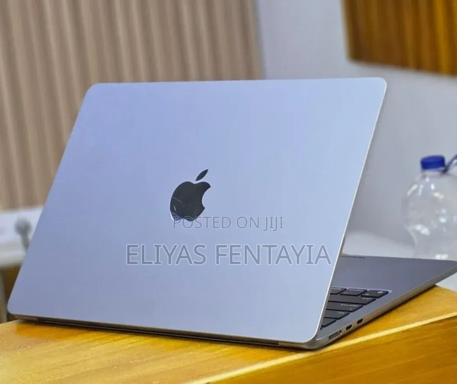 New Laptop Apple MacBook Air 2022 M2 8GB Intel Core i5 SSD 256GB