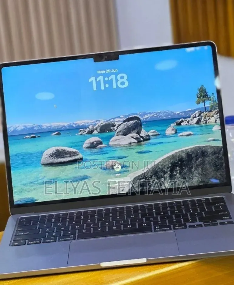 New Laptop Apple MacBook Air 2022 M2 8GB Intel Core i5 SSD 256GB