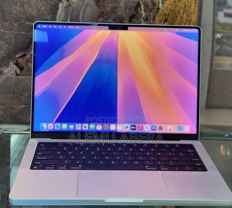 New Laptop Apple MacBook Pro 2024 M4 Pro 24GB Apple M4 Pro SSD 512GB