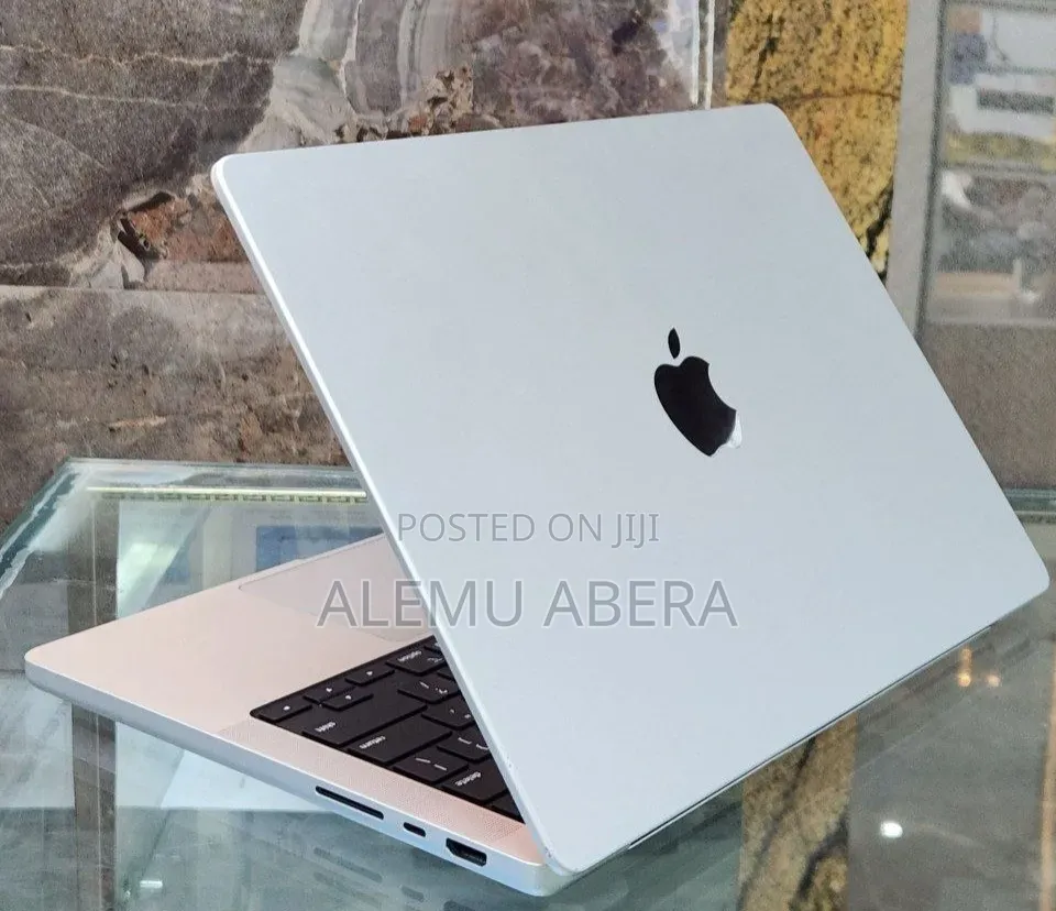 New Laptop Apple MacBook Pro 2024 M4 Pro 24GB Apple M4 Pro SSD 512GB