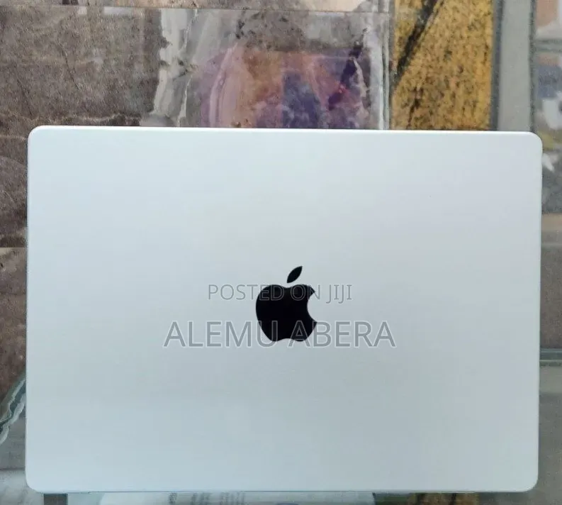 New Laptop Apple MacBook Pro 2024 M4 Pro 24GB Apple M4 Pro SSD 512GB