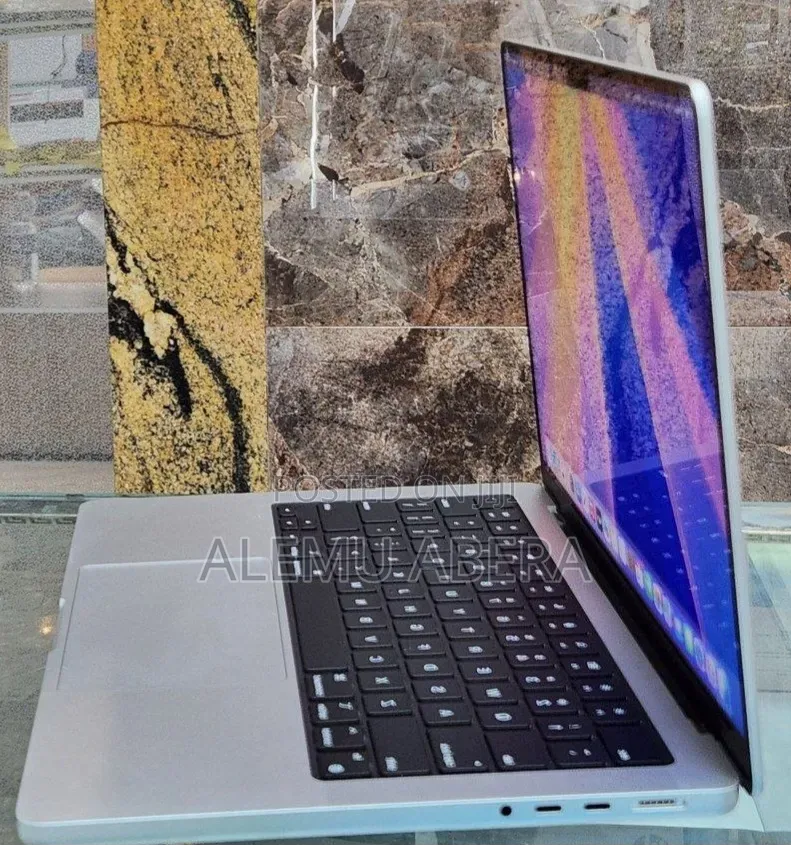 New Laptop Apple MacBook Pro 2024 M4 Pro 24GB Apple M4 Pro SSD 512GB