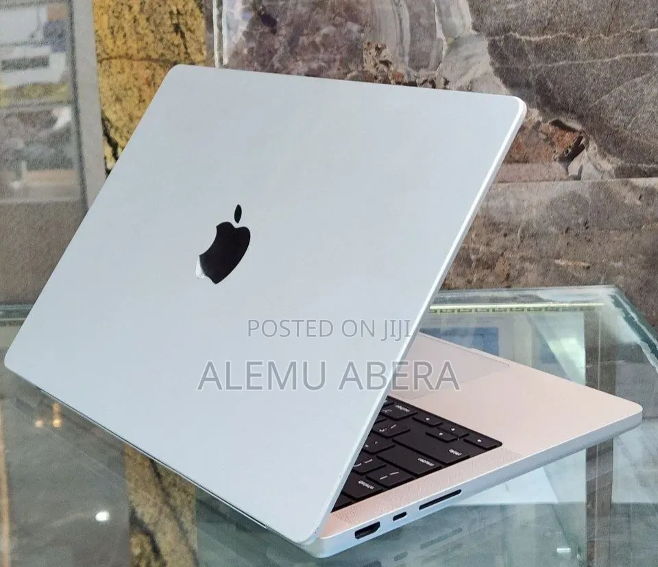 New Laptop Apple MacBook Pro 2024 M4 Pro 24GB Apple M4 Pro SSD 512GB