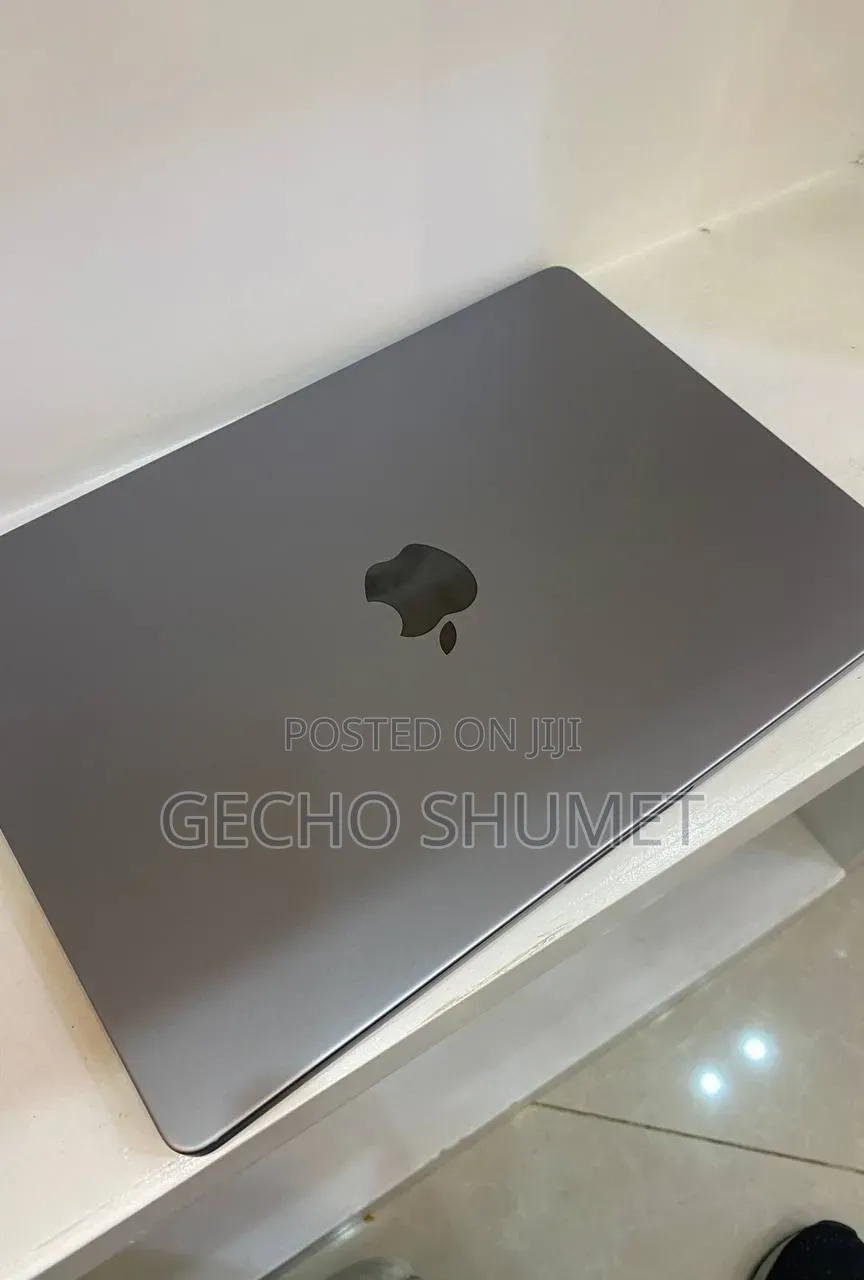 New Laptop Apple MacBook Pro 2023 M3 Pro 8GB Apple M3 Pro SSD 512GB