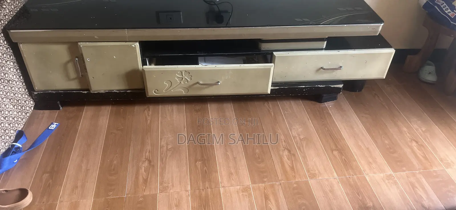 TV Stand Size 1m 60cm Extendable to 3m