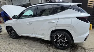 Hyundai Tucson 2021 White