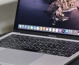 New Laptop Apple MacBook Pro 16GB Intel Core i7 SSD 1T