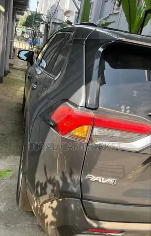 Toyota RAV4 2021 Gray