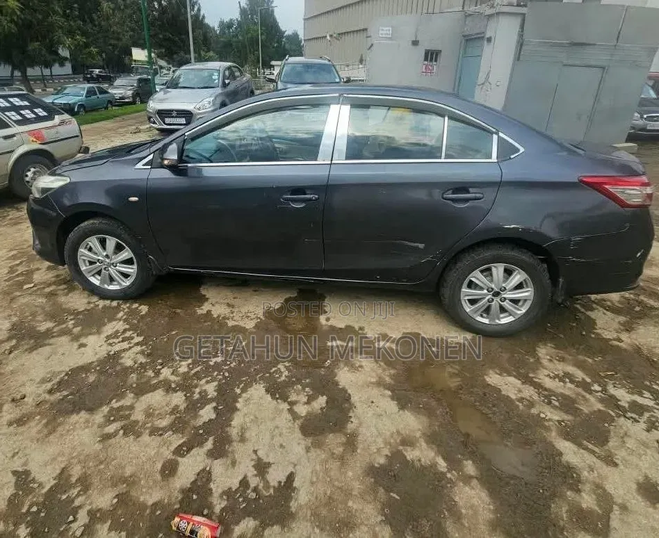 Toyota Yaris 2014 Gray
