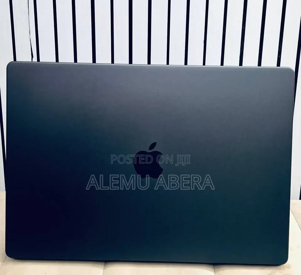 New Laptop Apple MacBook Pro 2023 M3 Pro 18GB Apple M3 Pro SSD 512GB