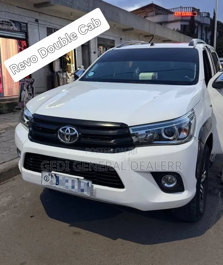 Toyota Hilux 2017 White