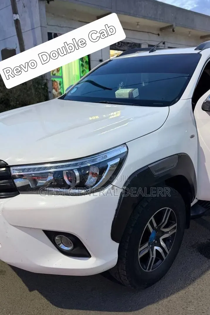 Toyota Hilux 2017 White
